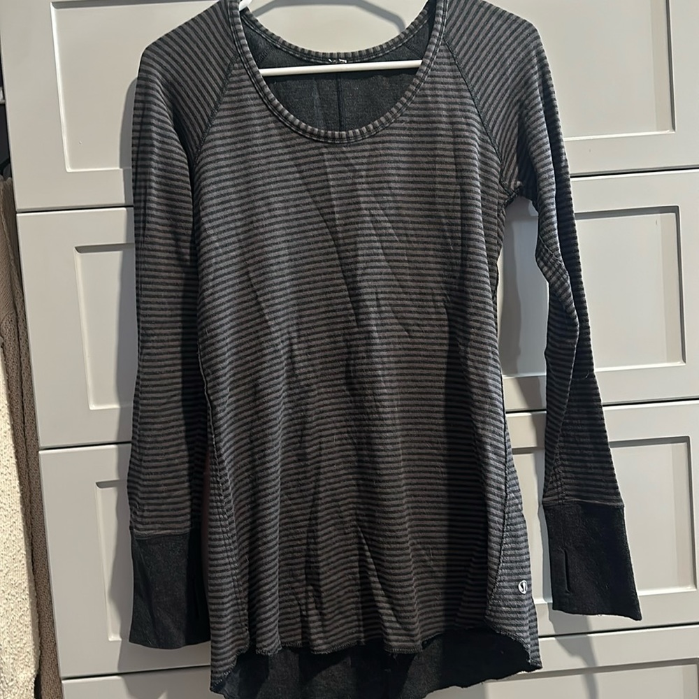 Long sleeve lululemon top . Size 4 . Worn twice . Great condition